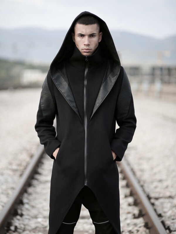 Black coat made of quality blend wool felt designed with faux leather, with lining. With pockets. Slim fit. Alternative style, futuristic look